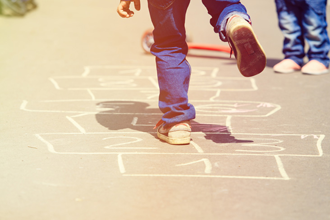 enfant-jeu-exterieur enfant-jeu-exterieur