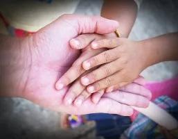 mains enfants