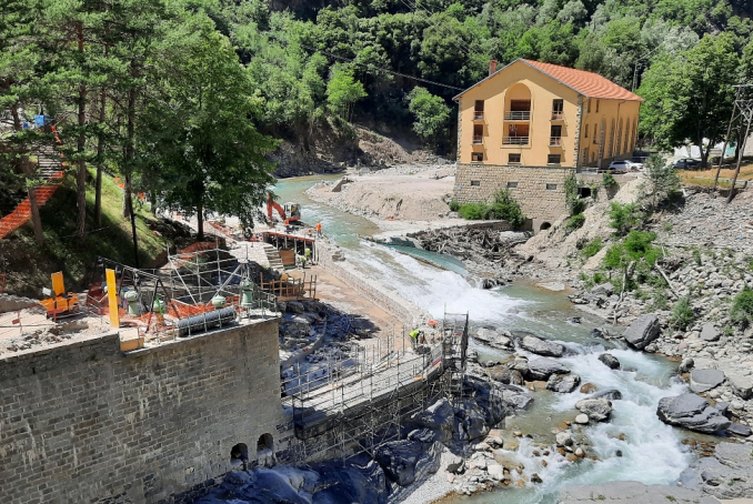 Travaux de remise en état de la prise d'eau à Saint-Jean-la-Rivière, ouvrage de tête du canal de la Vésubie (© ARS PACA)